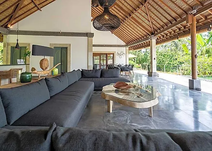 ホテル Themma Jungle - Sumptuous 3br Luxury With Majestic Jungle View In North Of Ubud バリ島