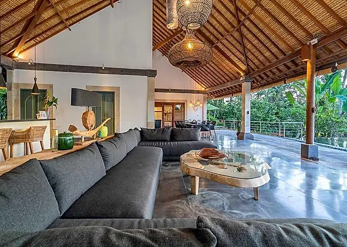 ホテル Themma Jungle - Sumptuous 3br Luxury With Majestic Jungle View In North Of Ubud 5*